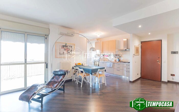 Appartamento trilocale in vendita in Via Maddalena di Canossa, Magenta