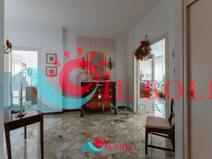 Appartamento con 7 locali in vendita in Via Marradi, Livorno
