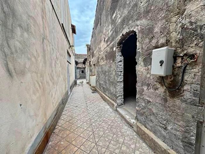 Casa con 5 locali in vendita in Via Fiume, Catania