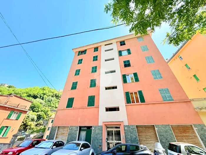 Appartamento quadrilocale in vendita in Via al Torrente Molinassi, Genova