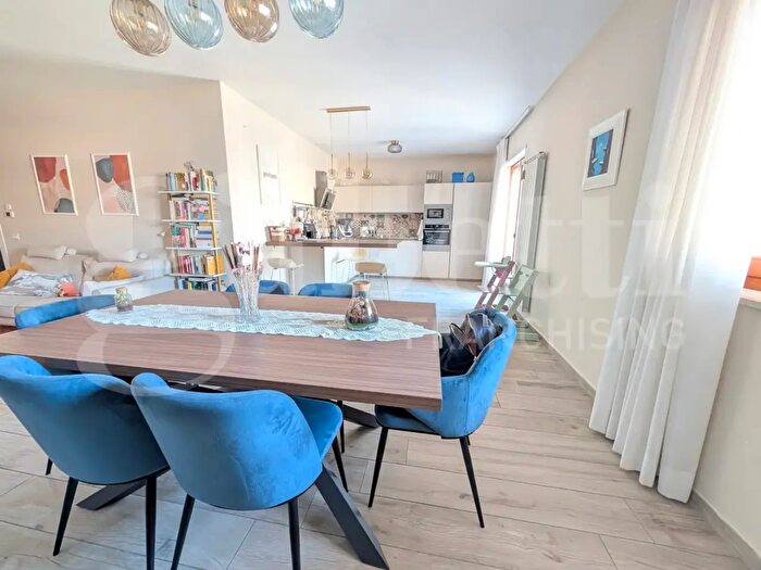 Appartamento trilocale in vendita in Via Novembre, Trentola Ducenta