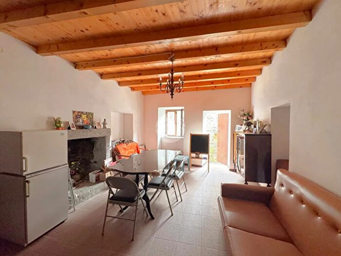 Casa con 6 locali in vendita in Via Crocedomini, Bienno