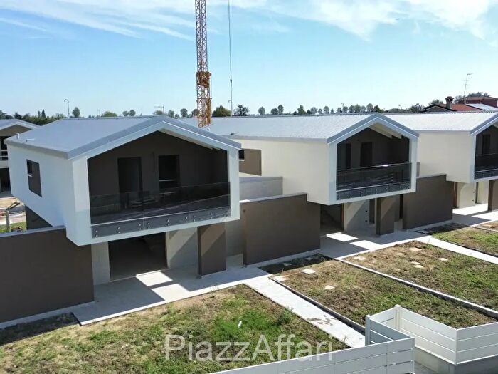 Casa quadrilocale in vendita in Via Roma, Camponogara