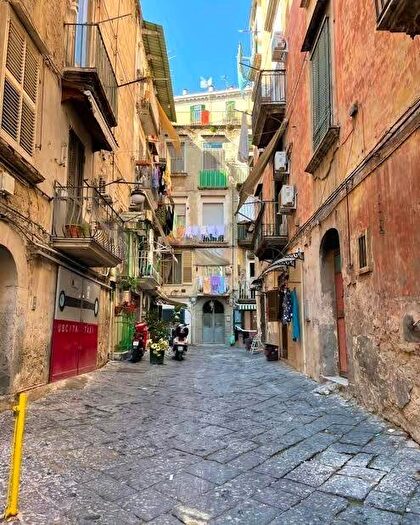 Appartamento monolocale in affitto in Vico Lungo Trinità degli Spagnoli, Quartieri Spagnoli, Napoli