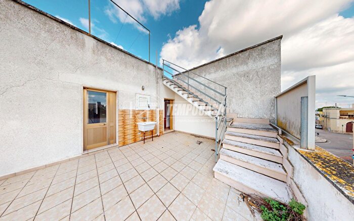 Casa con 10 locali in vendita in Via Pasubio, Carpignano Salentino