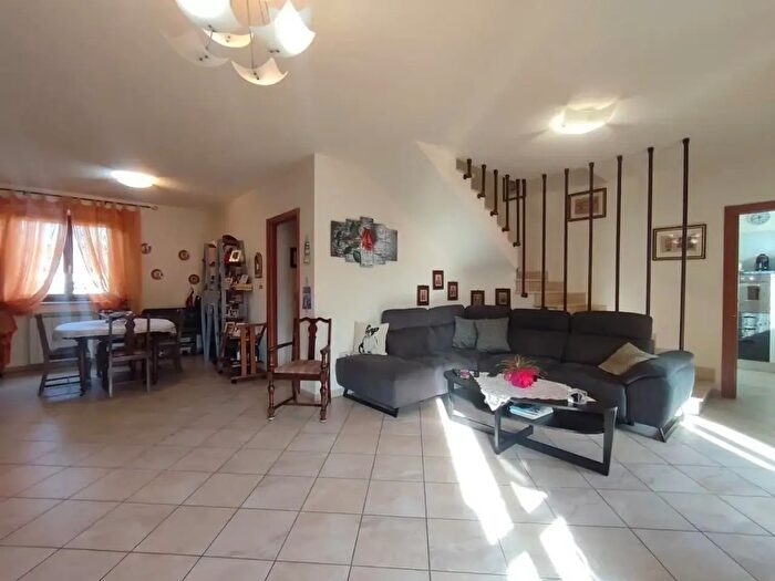 Appartamento con 5 locali in vendita in Carrara