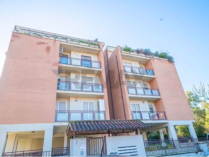 Appartamento trilocale in vendita in Via Generale Giuseppe Valle, Roma