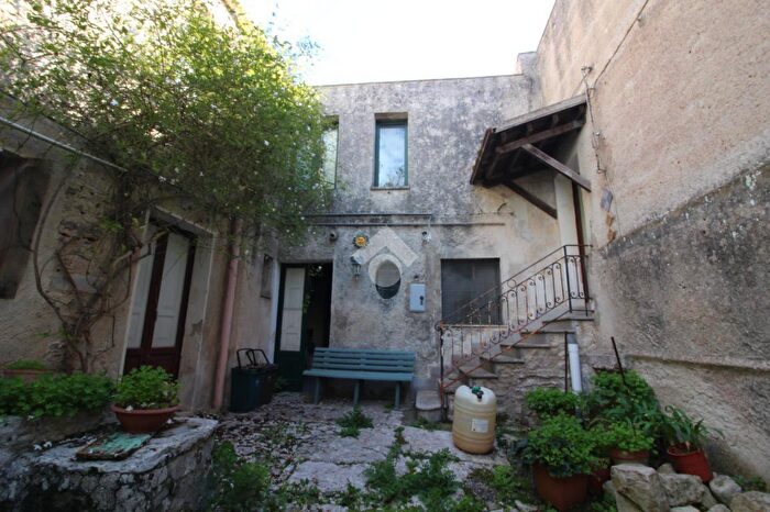 Appartamento trilocale in vendita in Via S Francesco, Erice