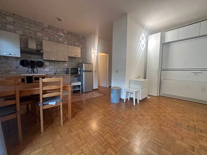 Appartamento monolocale in affitto in Via Paul Valery, Famagosta, Milano