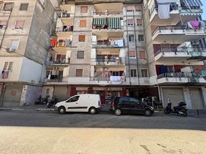 Appartamento trilocale in vendita in Via Generale d'Ambrosio, Napoli