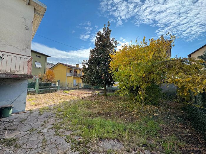 Casa quadrilocale in vendita in Via Antonio Locatelli, Seriate