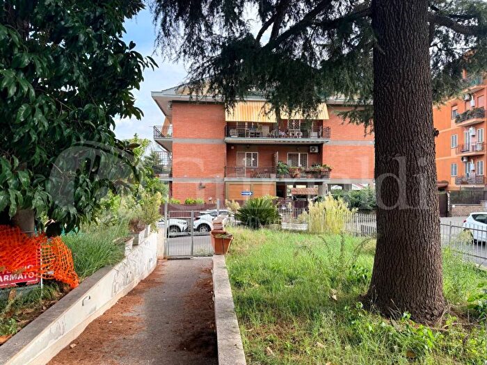 Appartamento con 6 locali in affitto in Via dei Badoer, Casetta Mattei Corviale, Roma