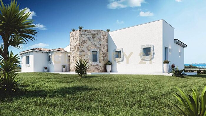 Casa quadrilocale in vendita in Loc Le Vecchie Saline Snc, Olbia