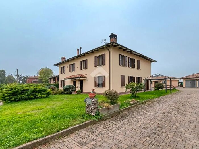 Casa con 10 locali in vendita in Via XXI Ottobre, Castenaso