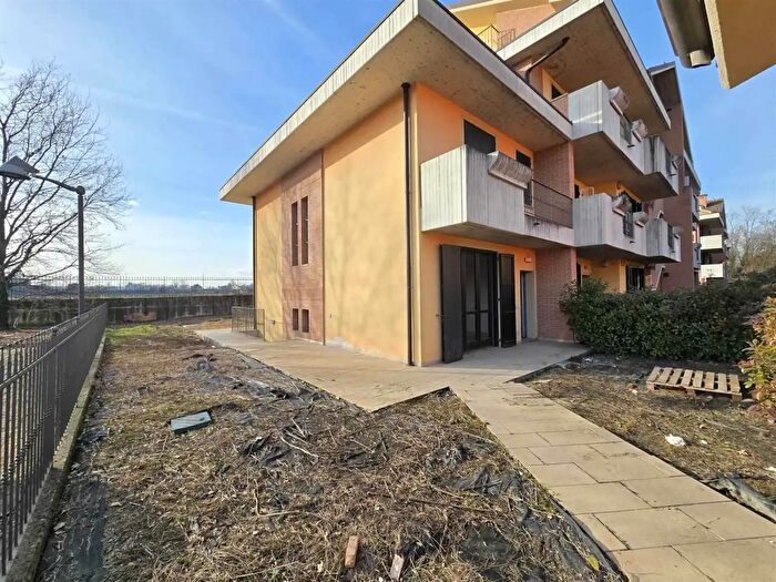 Appartamento quadrilocale in vendita in Via Villa Paradiso, Cornate DAdda