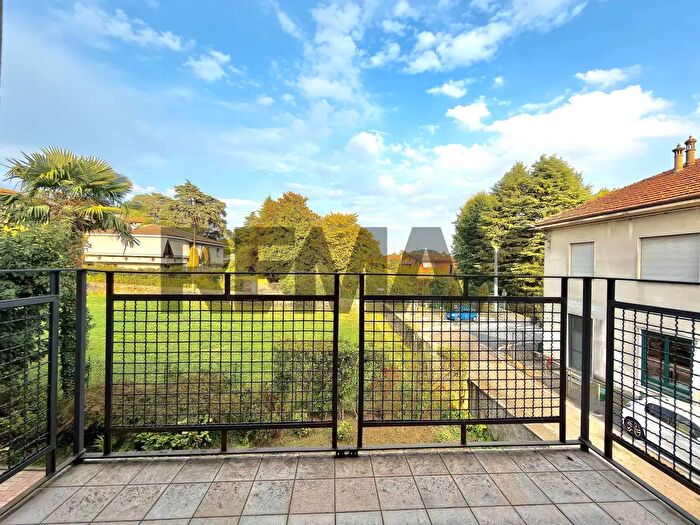 Casa con 7 locali in vendita in Via Piave, Daverio
