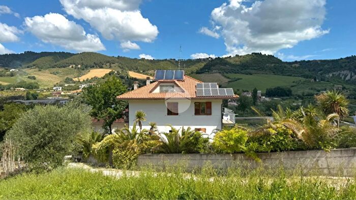 Casa con 12 locali in vendita in Strada Comunale Bore Tesino, Grottammare