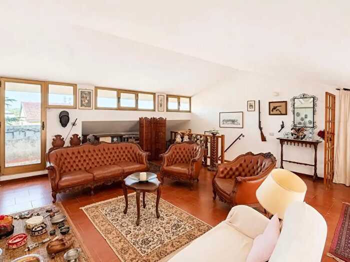 Casa con 9 locali in vendita in Uglielmo Marconi, Castelfiorentino