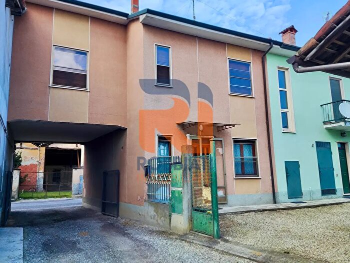 Casa trilocale in vendita in Via San Pollini, Zinasco