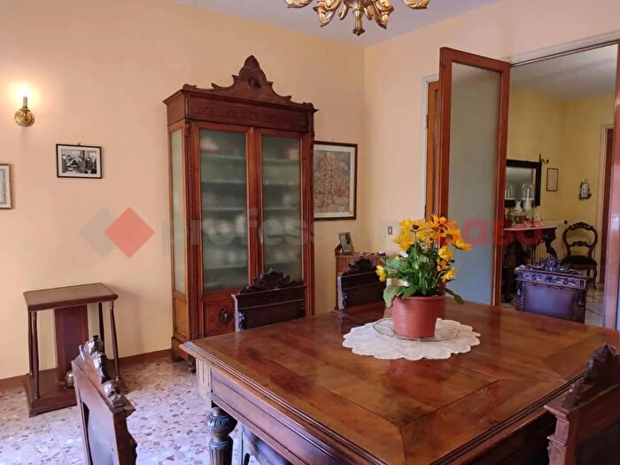 Appartamento con 6 locali in vendita in Via Fulvio Testi, Castelnuovo Di Garfagnana