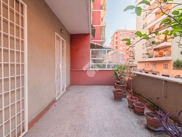 Appartamento trilocale in vendita in Via Valle Corteno, Roma