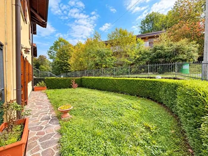 Appartamento trilocale in vendita in Via Monte Alben, Costa Serina