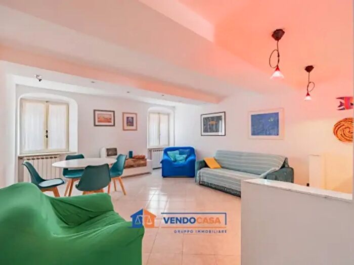 Appartamento trilocale in vendita in Via Gavarone, Varazze