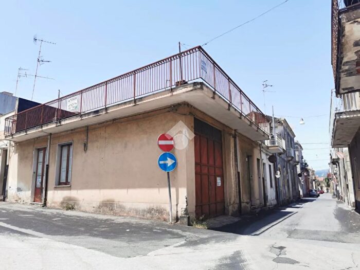 Casa quadrilocale in vendita in Via Circumvallazione, Riposto
