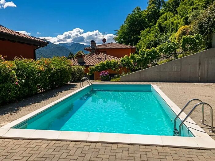 Appartamento trilocale in vendita in Pianello Del Lario
