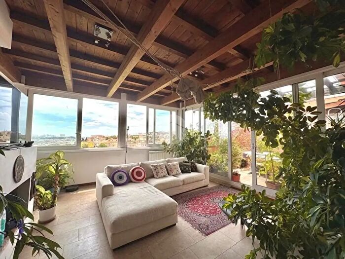 Appartamento con 5 locali in vendita in Via Francesco Crispigni, Roma