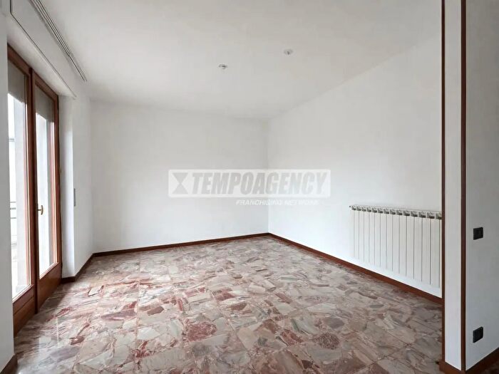 Appartamento quadrilocale in vendita in Via Cavallotti, Rozzano