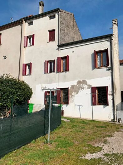 Casa con 5 locali in vendita in Lendinara