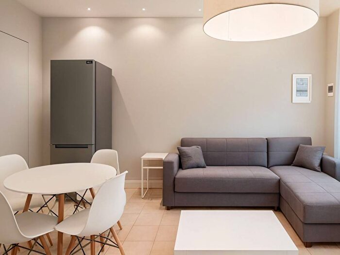 Casa bilocale in affitto in Viale Monte Santo, Porta Nuova, Milano