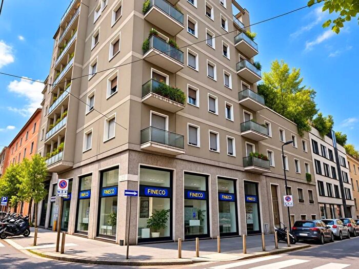 Appartamento trilocale in affitto in Via Cola Montano, Isola, Milano