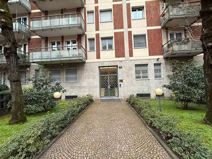 Appartamento bilocale in affitto in Via Archimede, Plebisciti Susa, Milano