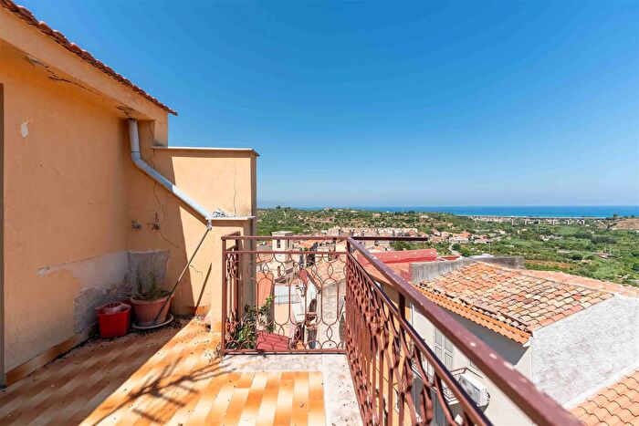 Casa con 6 locali in vendita in Via Galliano, Lascari