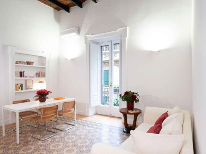 Appartamento bilocale in affitto in via CRISPI, Piazza Amedeo Parco Margherita, Napoli