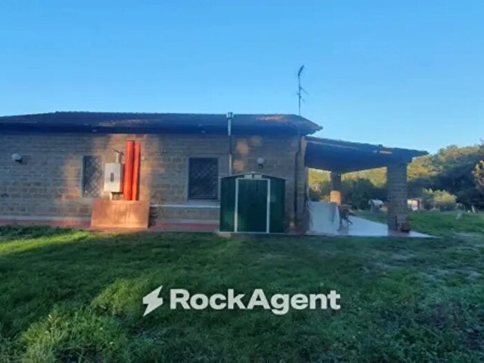 Casa quadrilocale in vendita in Via dei Piani, Nepi