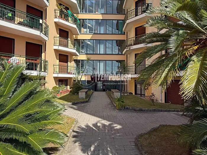 Appartamento bilocale in vendita in Piazzale Commendator Giuseppe Rocca, Chiavari