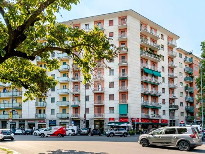Appartamento trilocale in vendita in Piazzale Siena, Milano