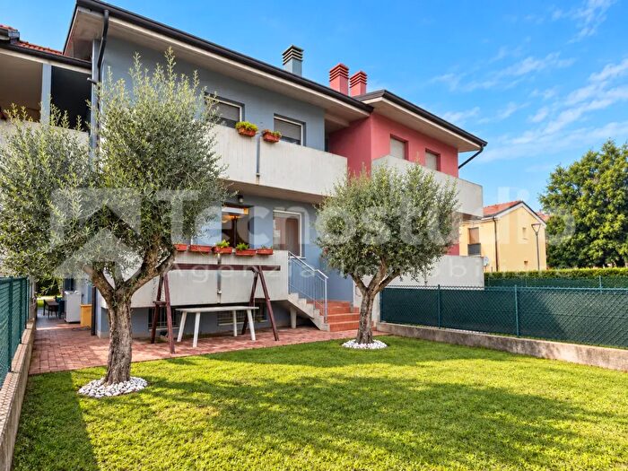 Casa quadrilocale in vendita in Via Martiri di Belfiore, Bonavigo