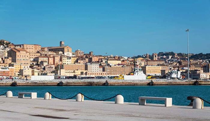 Appartamento monolocale in affitto in VIA TAVERNELLE A, Le Grazie, Ancona