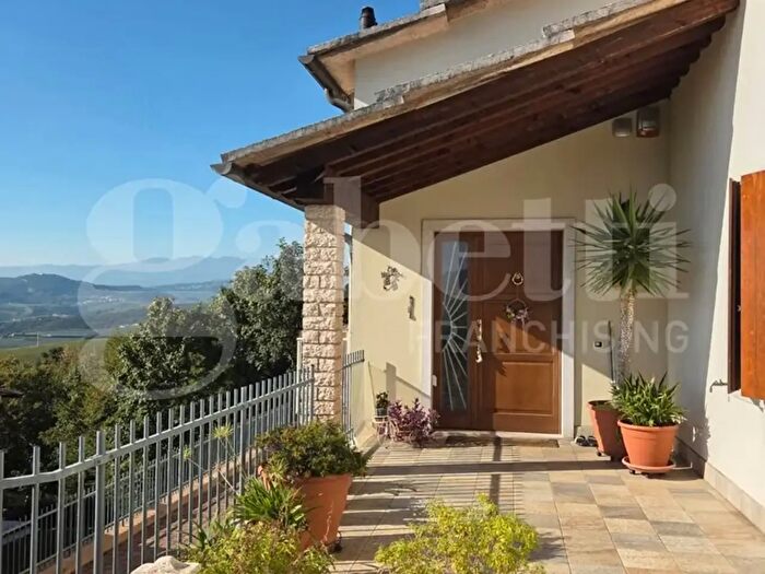 Casa con 7 locali in vendita in Via Don Pietro Albrighi B, Cerro Veronese