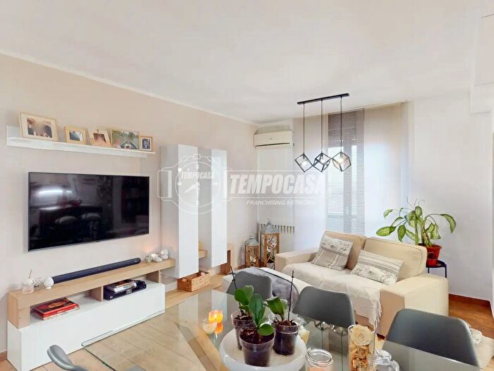 Appartamento trilocale in vendita in Via Lago Maggiore, Mulazzano