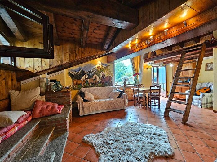 Appartamento trilocale in affitto in Frazione Chatelard, La Salle