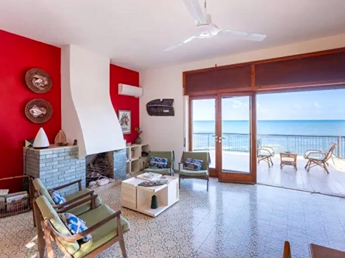 Casa con 6 locali in vendita in Contrada Lacagnina, Messina