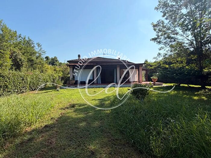 Casa con 6 locali in vendita in Pietrasanta
