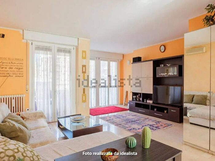 Appartamento trilocale in affitto in viale Visconti, Centro, Cologno Monzese