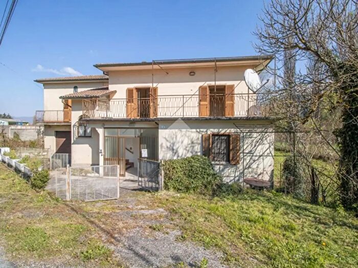 Casa con 6 locali in vendita in Via Pistignano, Rieti
