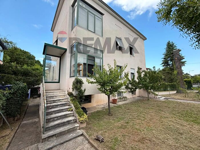 Casa con 10 locali in vendita in Padova